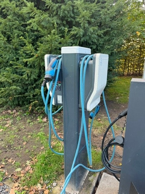 Dubbele laadpaal Schneider Electric EVlink, Ophalen, Gebruikt, Laadpaal en Laadkabel