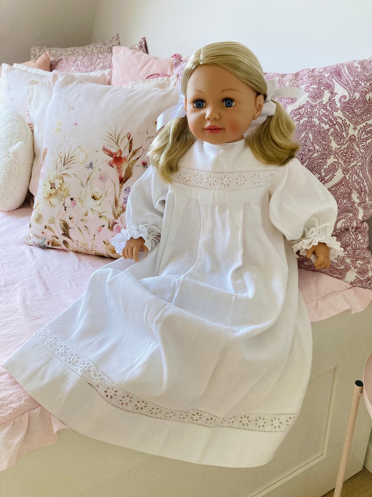 Pop Sally met vintage doopjurk uit 1953, Ophalen, Nieuw, Pop