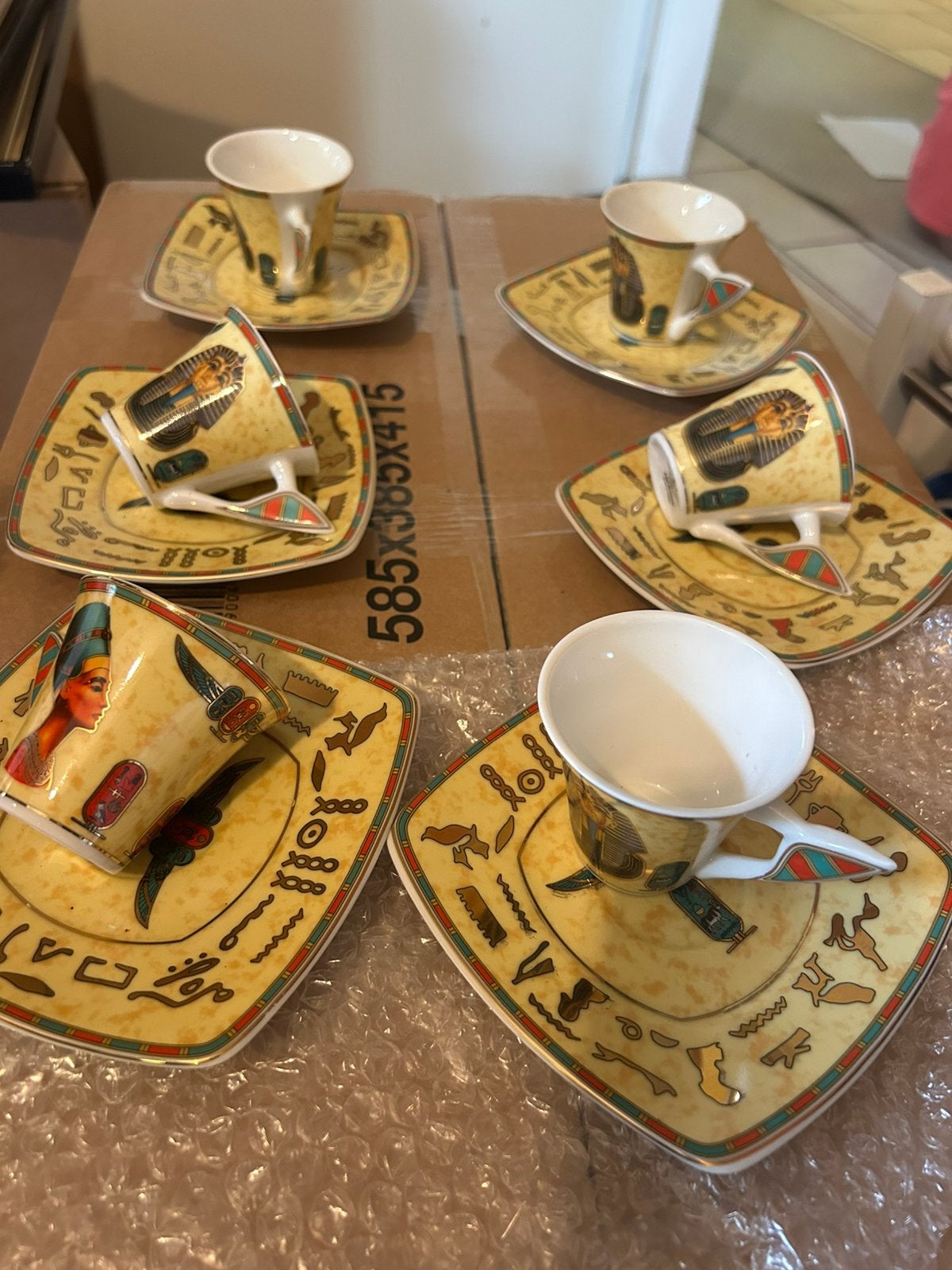 6 koffie tassen egypt, Ophalen