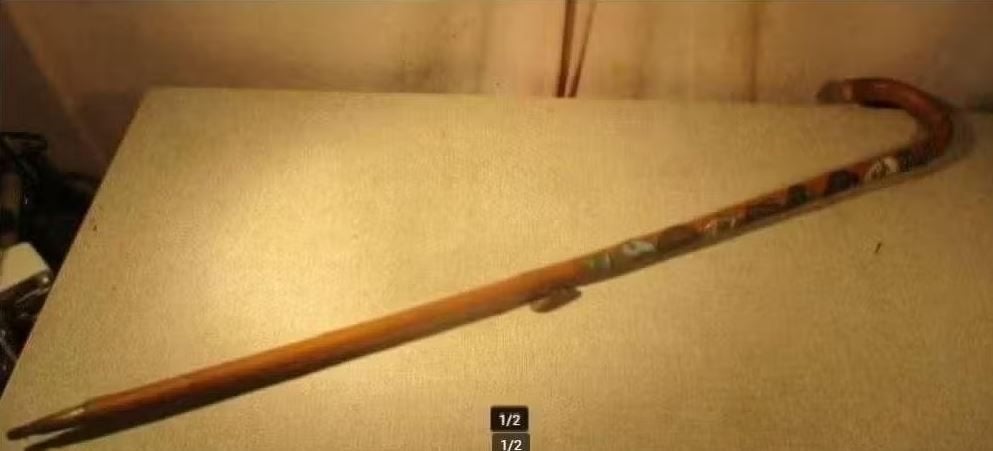 Mooie Antieke Houten Wandelstok met emblemen - 88cm, Ophalen of Verzenden, Zo goed als nieuw