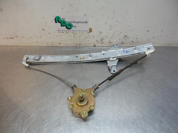 Ruitmechaniek 4Deurs links-voor van een Toyota Carina (Carin, Gebruikt, -, -, Ophalen of Verzenden