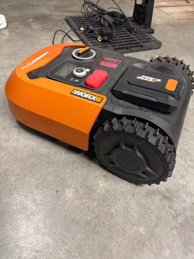 Worx Landroid M500 robotmaaier (WR165E) 2 accu’s en  lader, Jardin & Terrasse, Enlèvement, Utilisé, Moins de 20 cm, Worx