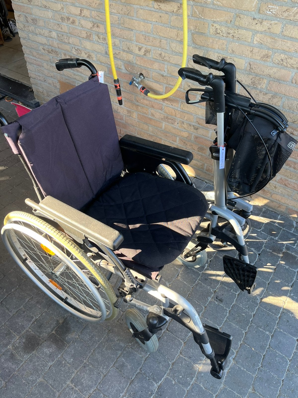 Rolstoel en looprek, Ophalen, Zo goed als nieuw