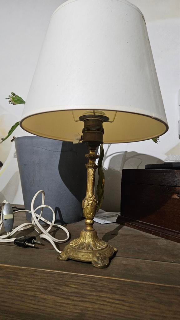 Petite lampe ancienne en laiton, Enlèvement