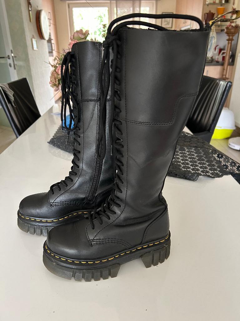 Laarzen dr Martens 36 nieuwp 259, Kleding | Dames, Schoenen, Hoge laarzen, Zwart, Ophalen of Verzenden, Dr. Martens