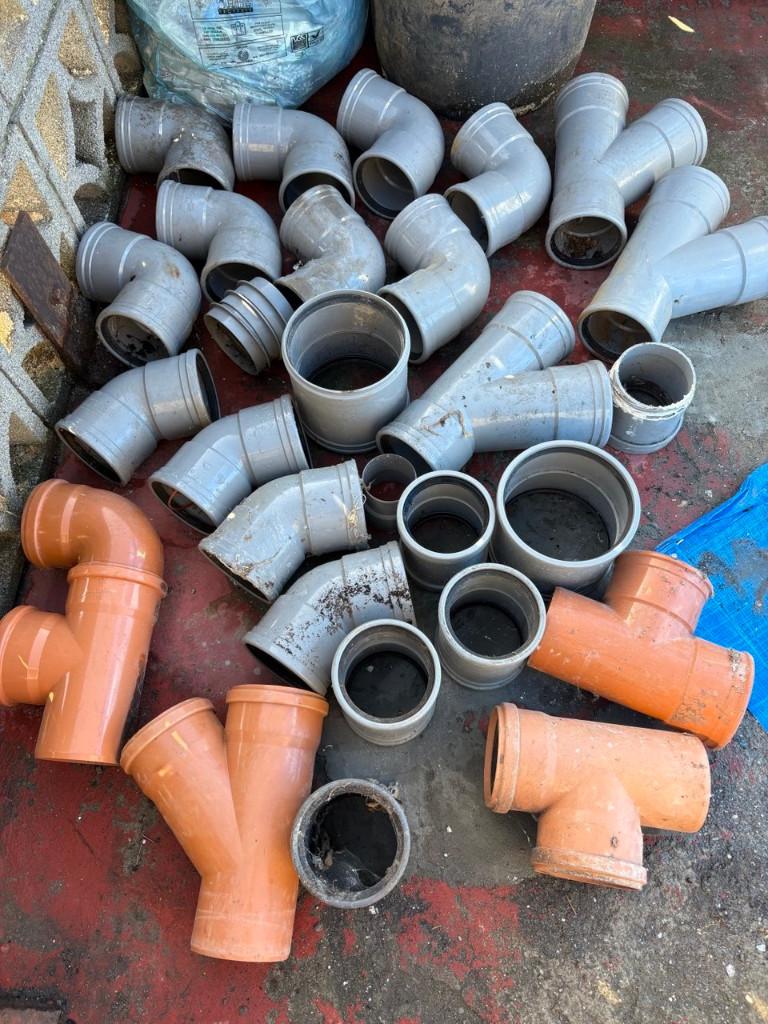 Coudes et Y PVC 110 et 100 avec joints, 80 mm ou plus, PVC, Comme neuf, Enlèvement