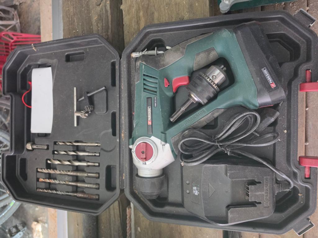 Marteau perforateur sur baterie