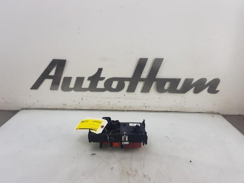 ZEKERINGKAST Mercedes-Benz C (W205) (|A2059068501|), Auto-onderdelen, Gebruikt, Mercedes-Benz