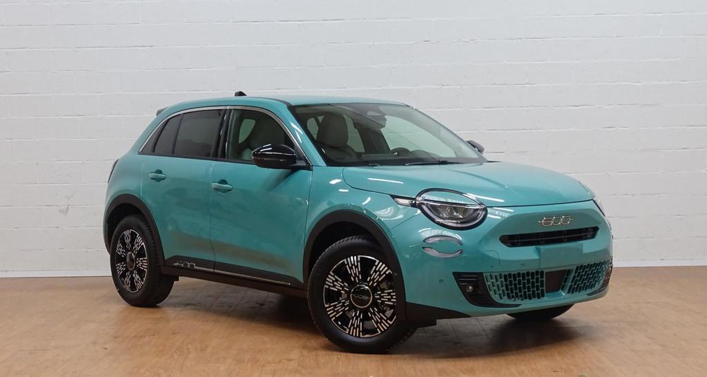 Fiat 600 1.2 Hybrid 145cv DCT La Prima, Auto's, https://public.car-pass.be/vhr/9d763558-3bd1-4c54-a91e-ffea21992dd2, Stof, 110 g/km