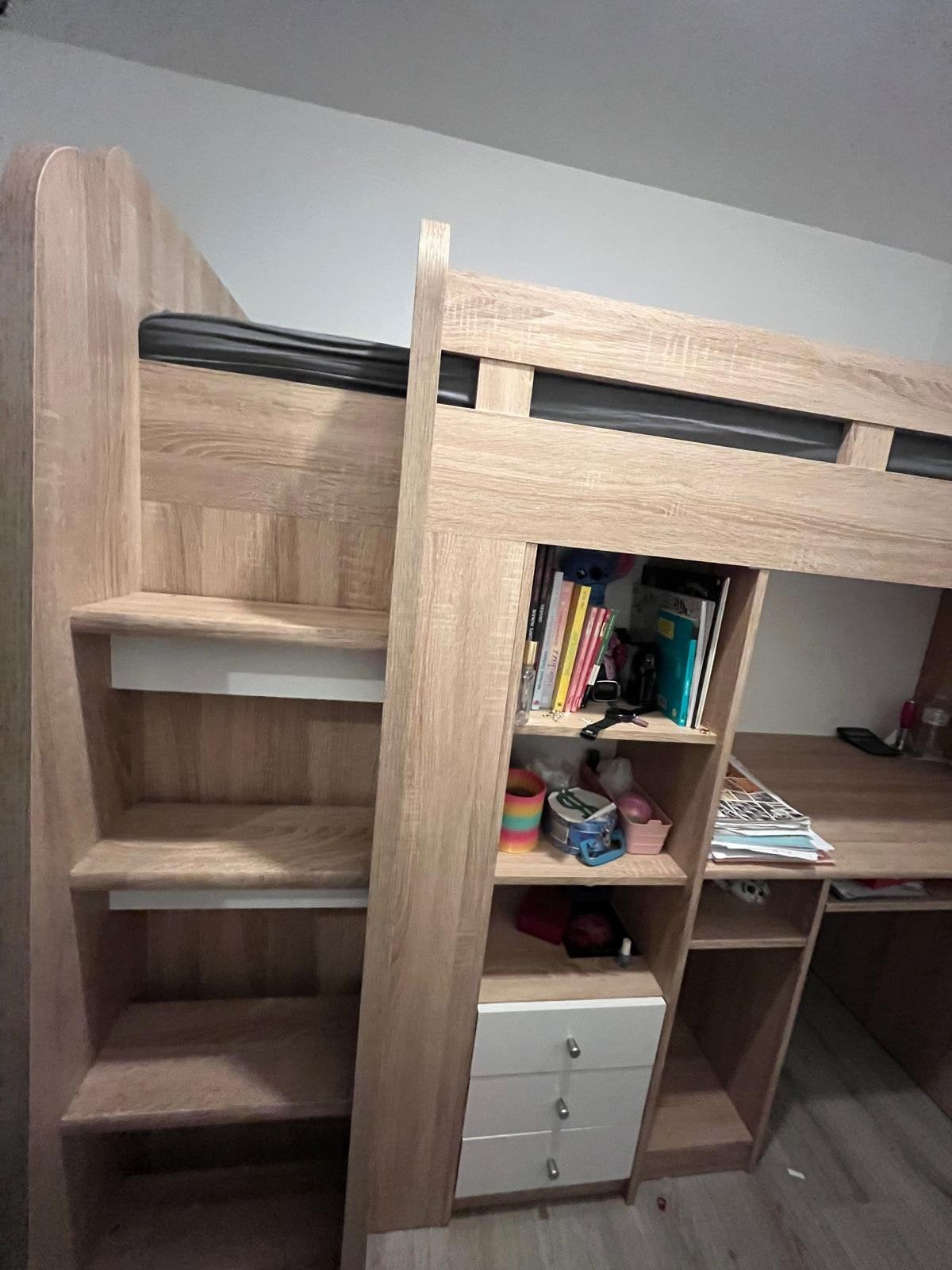 Lit mezzanine avec bureau et garde-robe