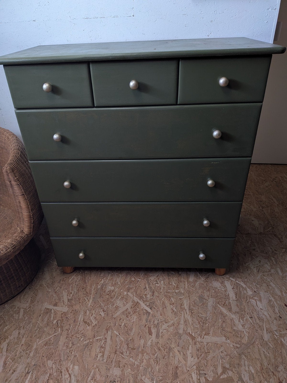 Groene kast met gouden knoppen., 5 laden of meer, Ophalen, Gebruikt