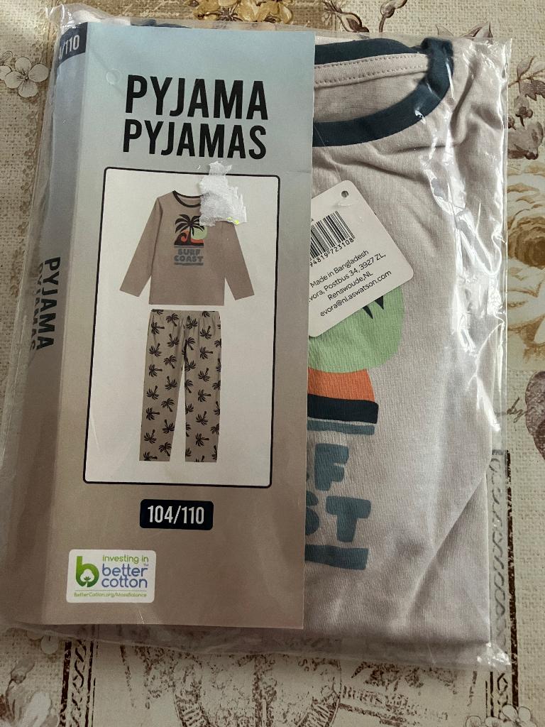 Nieuwe Pyjama ' Surf Coast ' Maat 104 / 110, Ophalen of Verzenden, Nieuw, Nacht- of Onderkleding