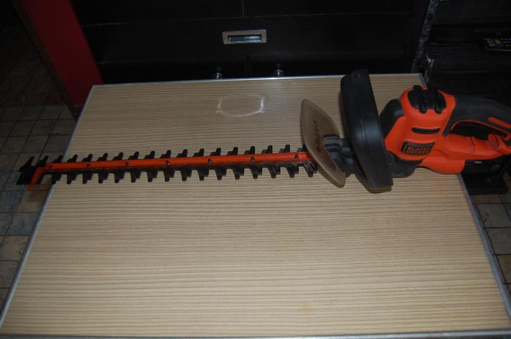 Taille-haie électrique Black Decker 60 cm, Ophalen, Gebruikt, Elektrisch, Black & Decker