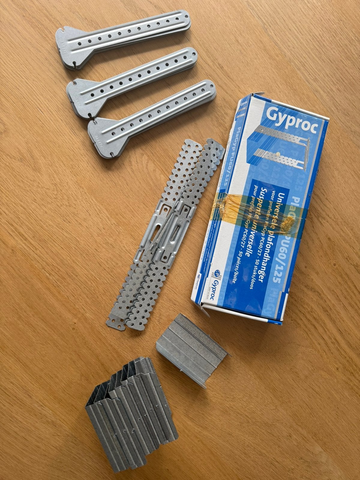 Gyproc plagyp plafondhangers en verbindingsstukken (43 st.), Ophalen, Nieuw