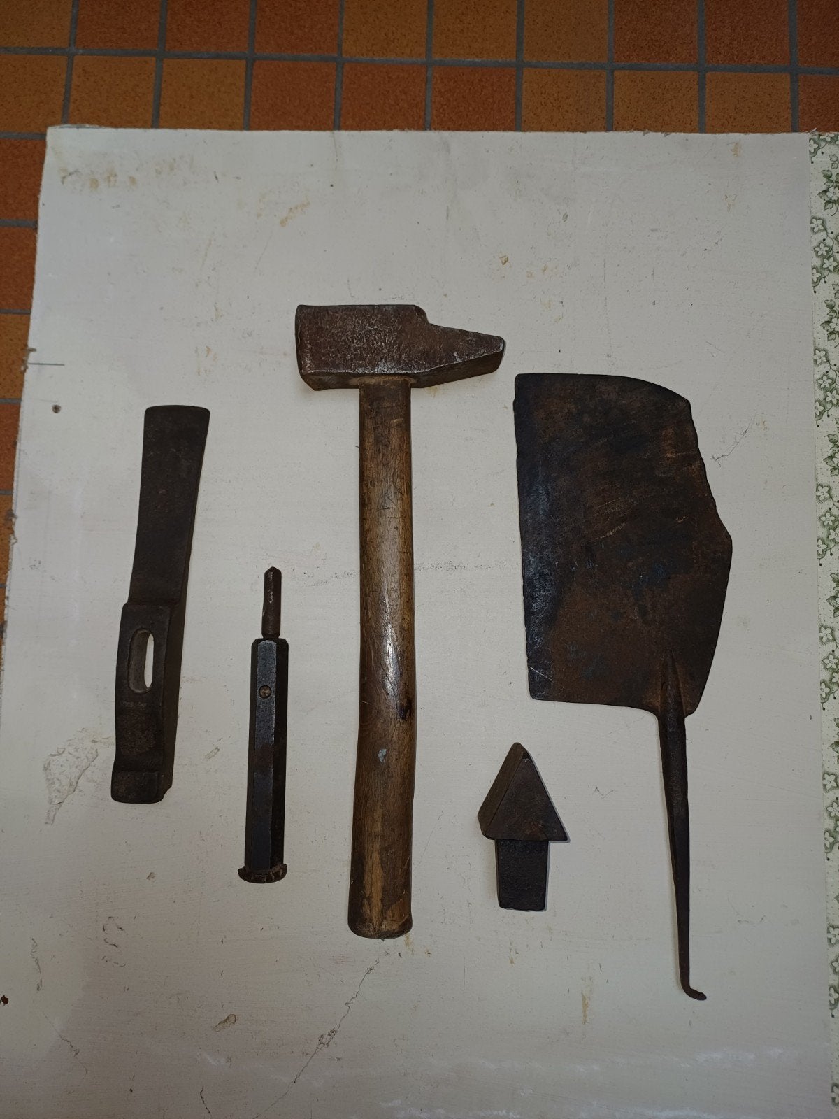 Anciens outils, Enlèvement ou Envoi