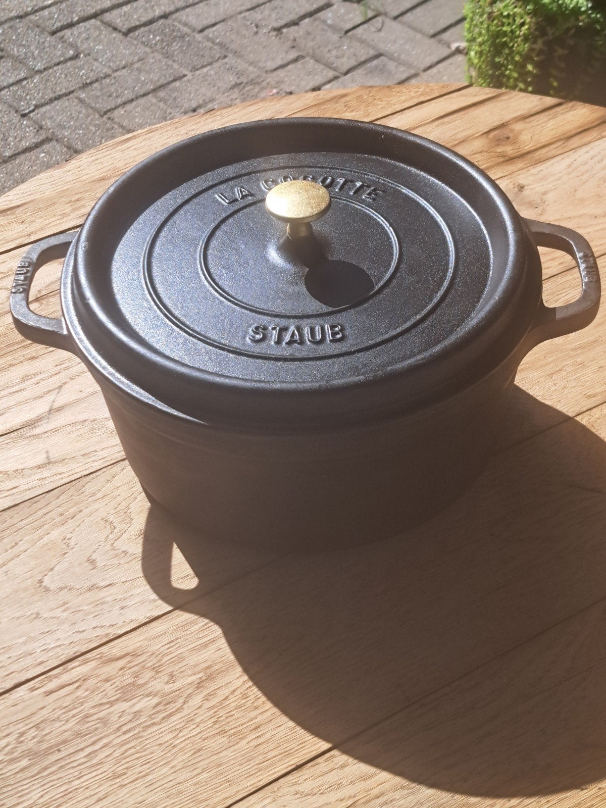 staub dutch oven 28, Maison & Meubles, Cuisine | Casseroles & Poêles, Avec couvercle, Enlèvement ou Envoi, Fonte, Le Creuset