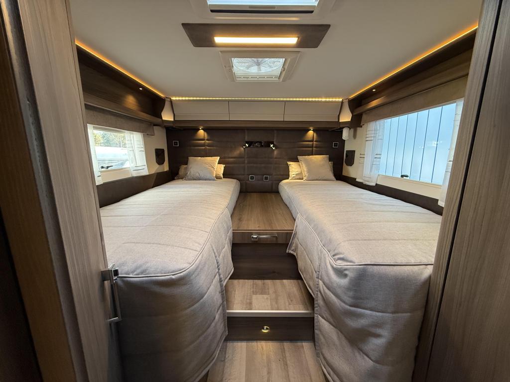 Kabe Travel Master Imperial i910 GB, Caravans en Kamperen, Mobilhomes, Automaat, Verwarmde buitenspiegels, Antidémarrage, Ringverwarming