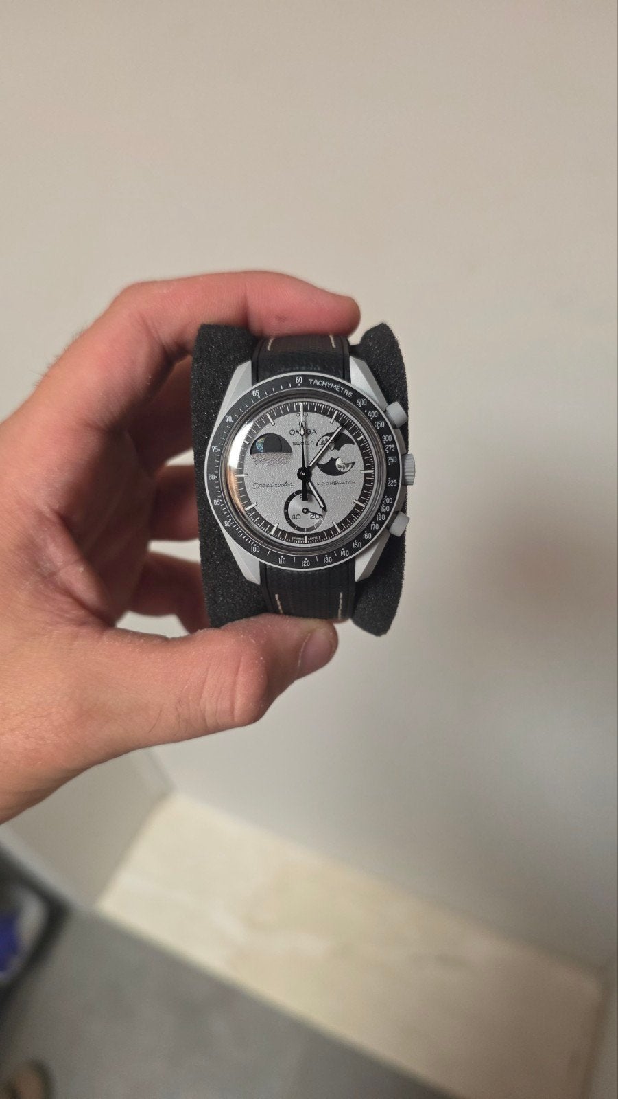 moonswatch mission to earthphase, Handtassen en Accessoires, Horloges | Heren, Kunststof, Polshorloge, Ophalen of Verzenden, Zo goed als nieuw