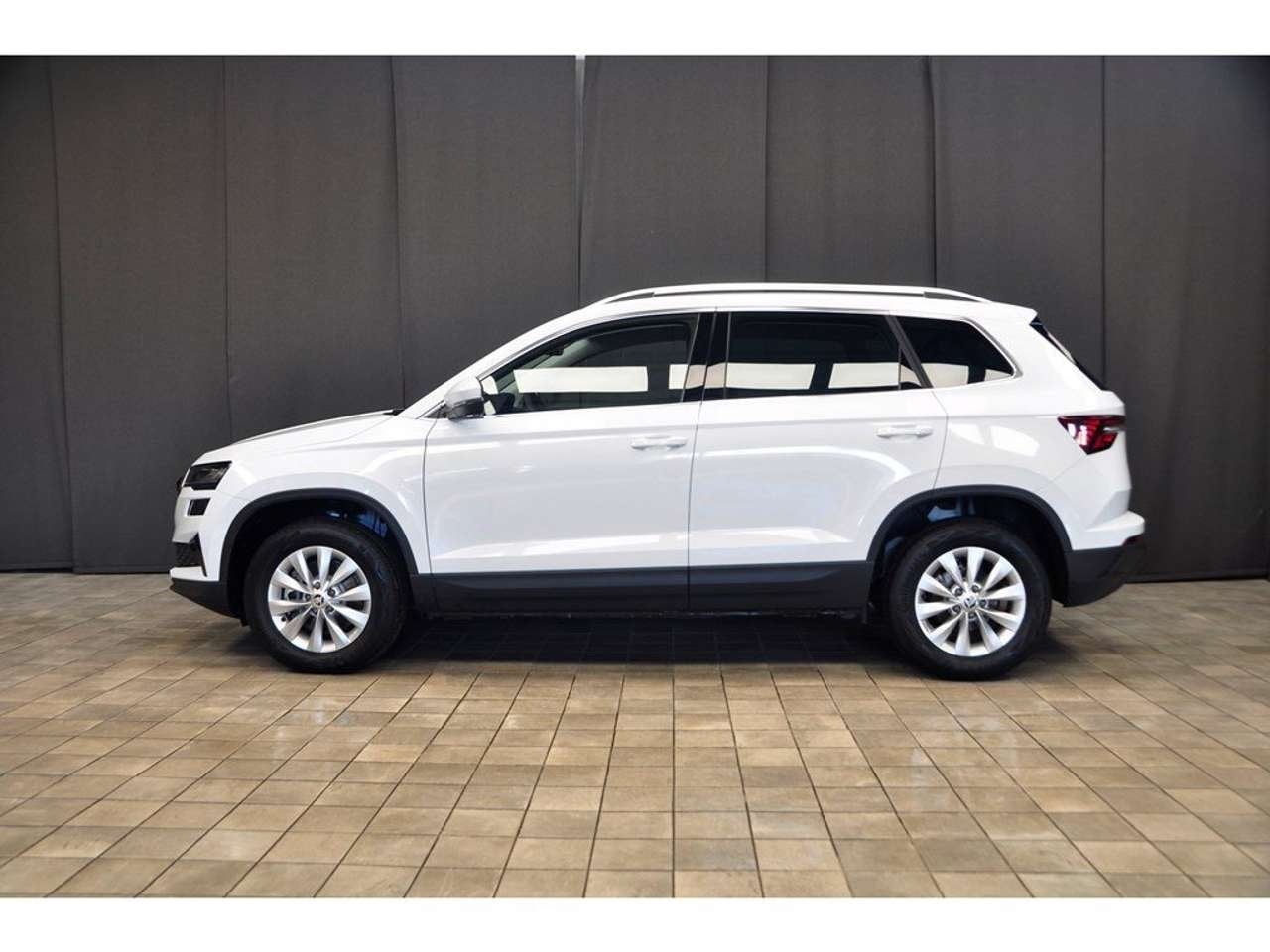 Skoda Karoq 1.5 TSI 150 DSG7 SELECTION, Auto's, 1498 cc, 4 cilinders, 0 kg, Wit