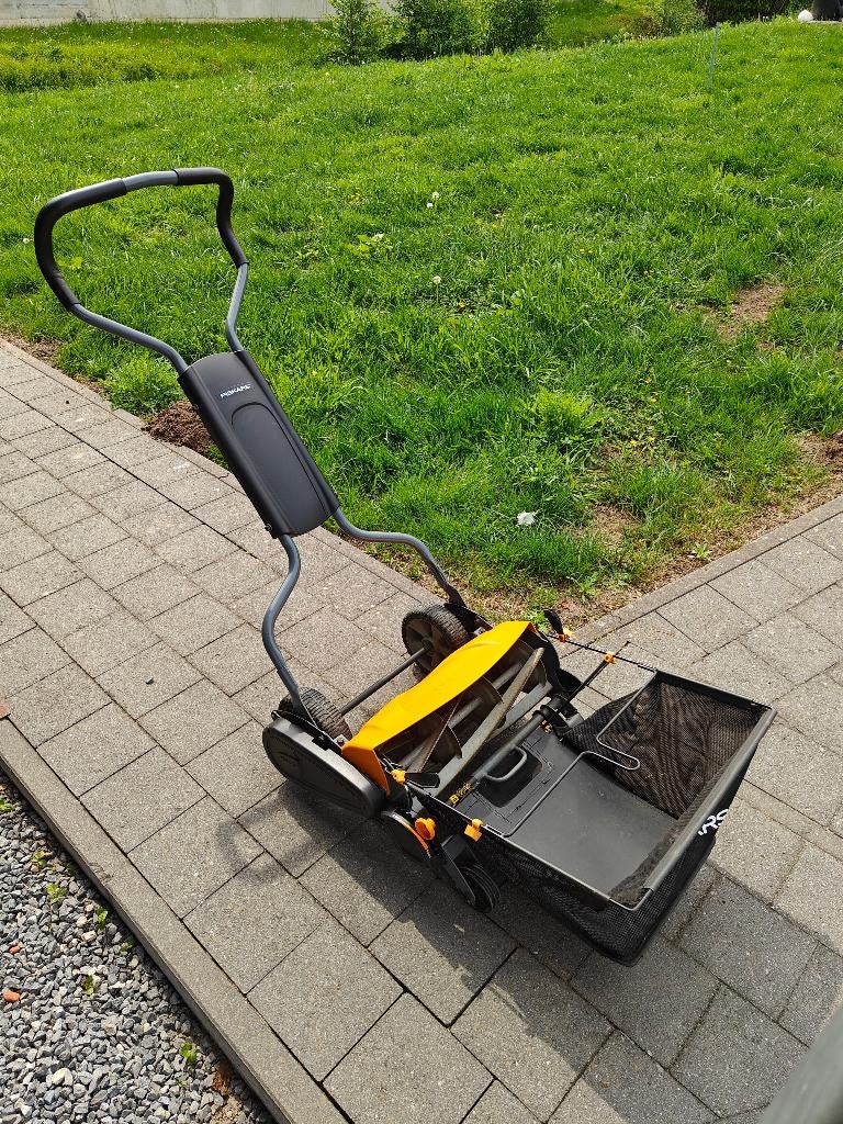 Tondeuse à gazon Fiskars StaySharp Max + bac de collecte, Fiskars, Tondeuses à gazon manuelles, 40 à 49 cm, Utilisé