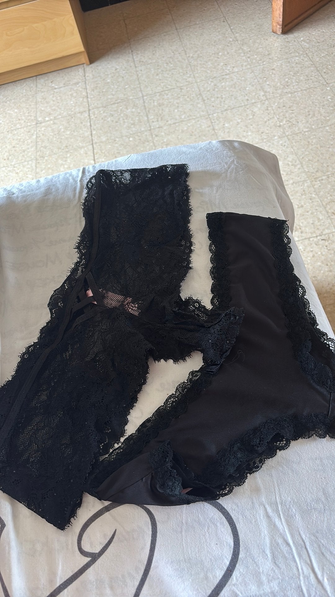 Zwarte damesslippen, Kleding | Dames, Carnavalskleding en Feestkleding, Verzenden, Zo goed als nieuw