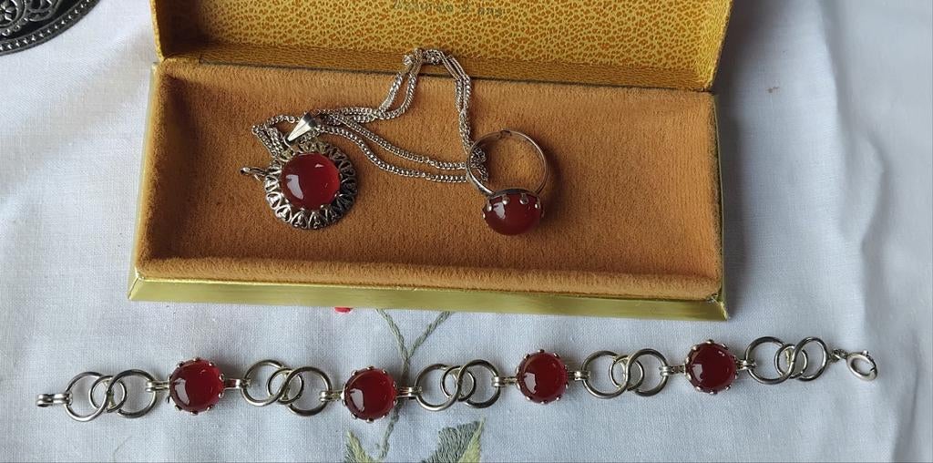 Parure de bijoux en argent et cornaline, Enlèvement ou Envoi, Avec pendentif, Comme neuf, Argent