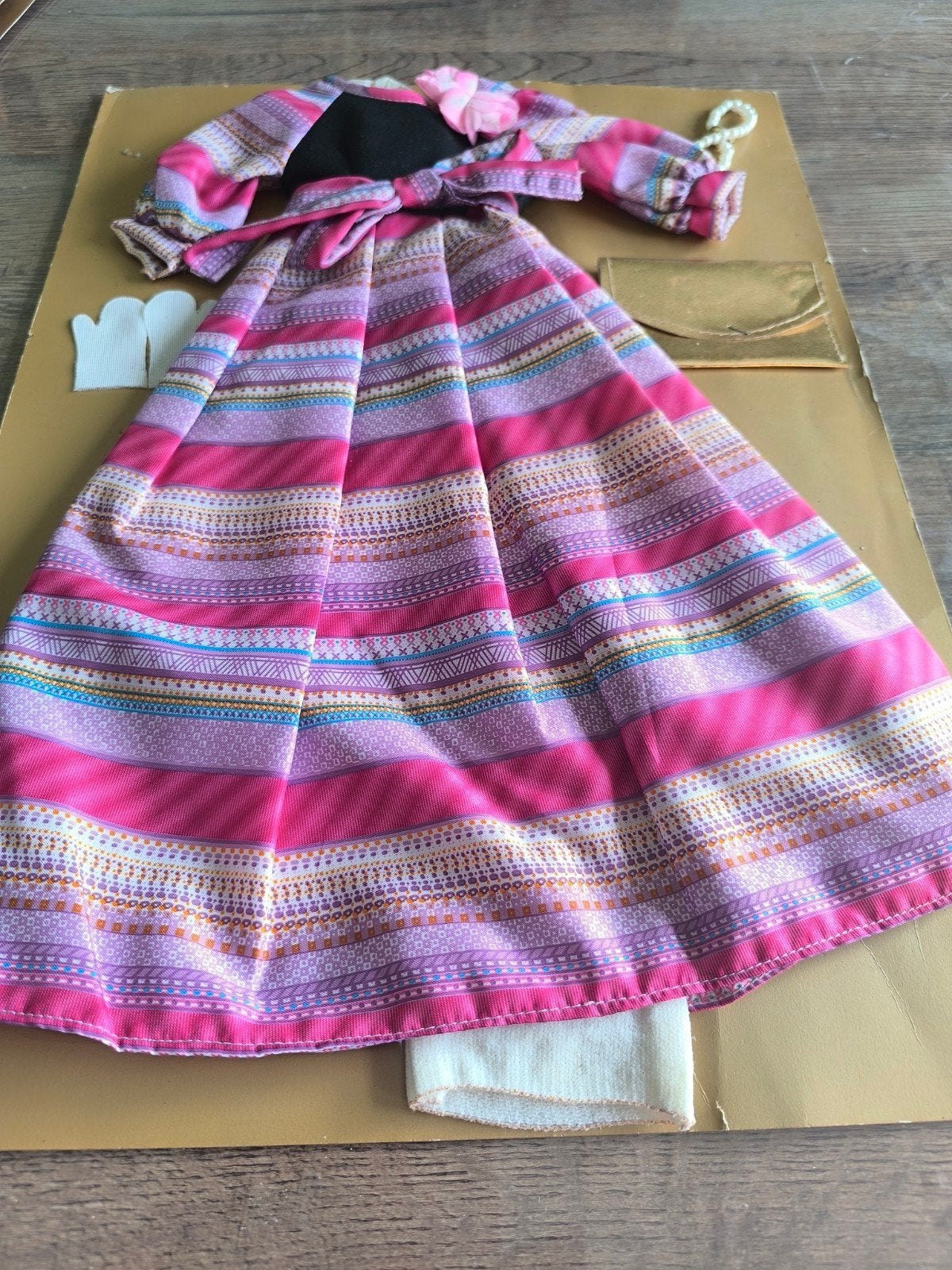 tenue Florence poupée Bella, Enlèvement ou Envoi