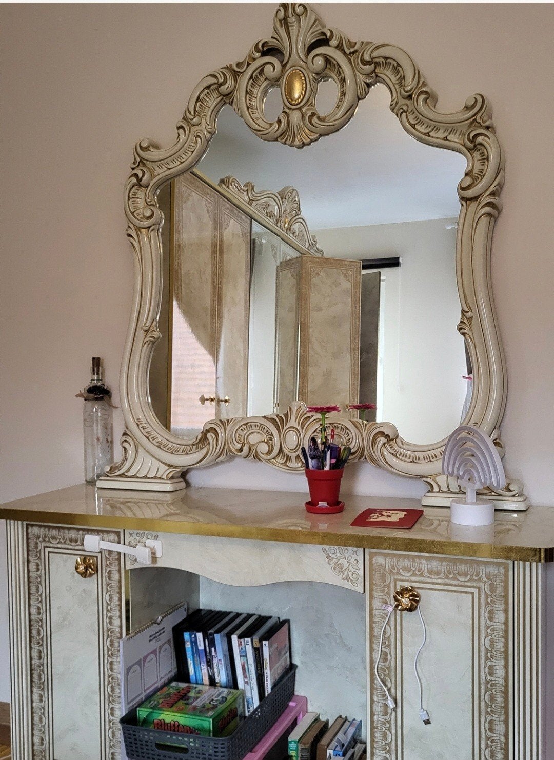 Armoire avec miroir, Enlèvement
