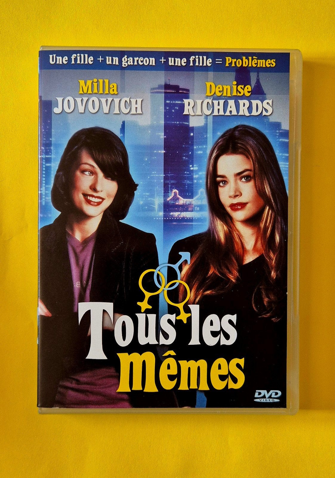 DVD 📀 Tous les mêmes - Milla Jovovich V2, Tous les âges, Enlèvement ou Envoi, Comme neuf, Comédie romantique
