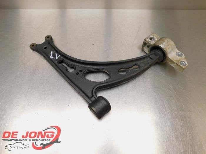 Draagarm links-voor van een Volkswagen Touran, Gebruikt, -, Volkswagen, -