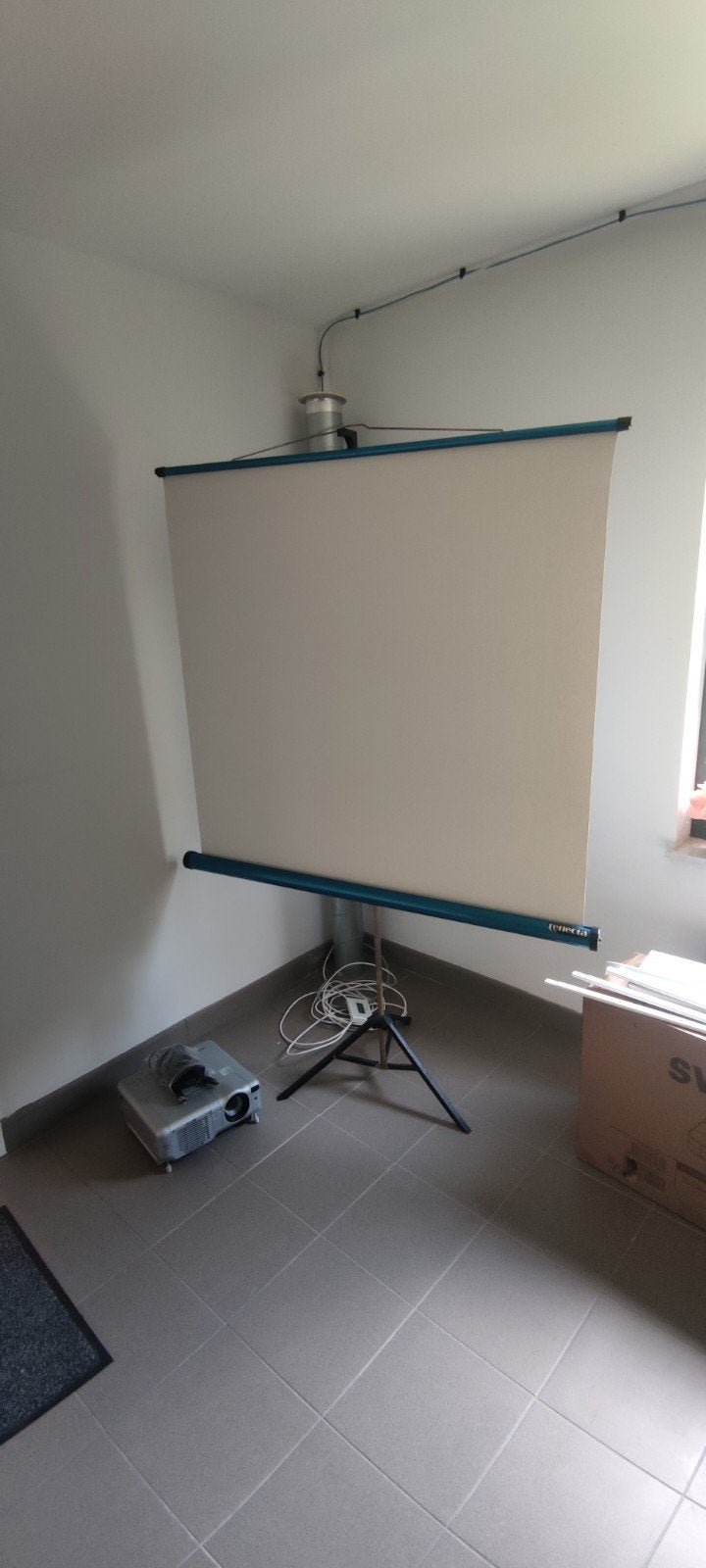 Top Écran de projection et projecteur Nec mt 1065 à vendre, Utilisé