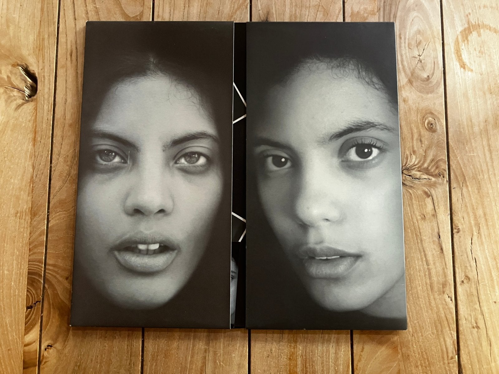 Ibeyi LP in nieuwstaat, Muziek en Instrumenten, Ophalen of Verzenden, Zo goed als nieuw