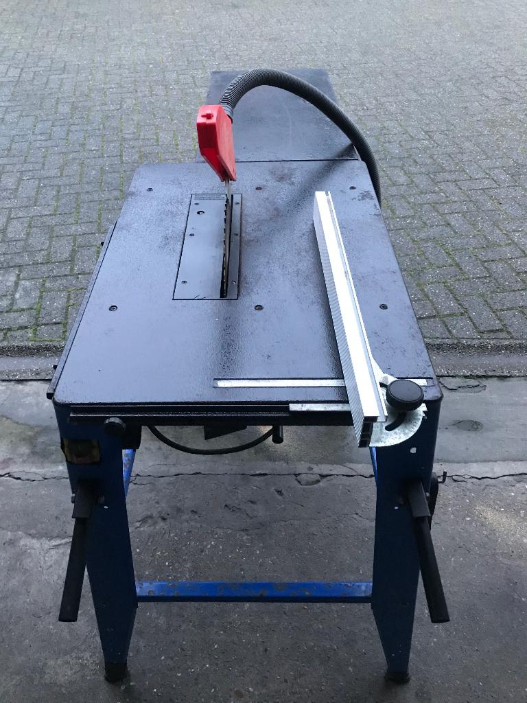 zaagtafel op 220 v, Doe-het-zelf en Bouw, Gereedschap | Zaagmachines, Ophalen, Zo goed als nieuw, Cirkelzaag