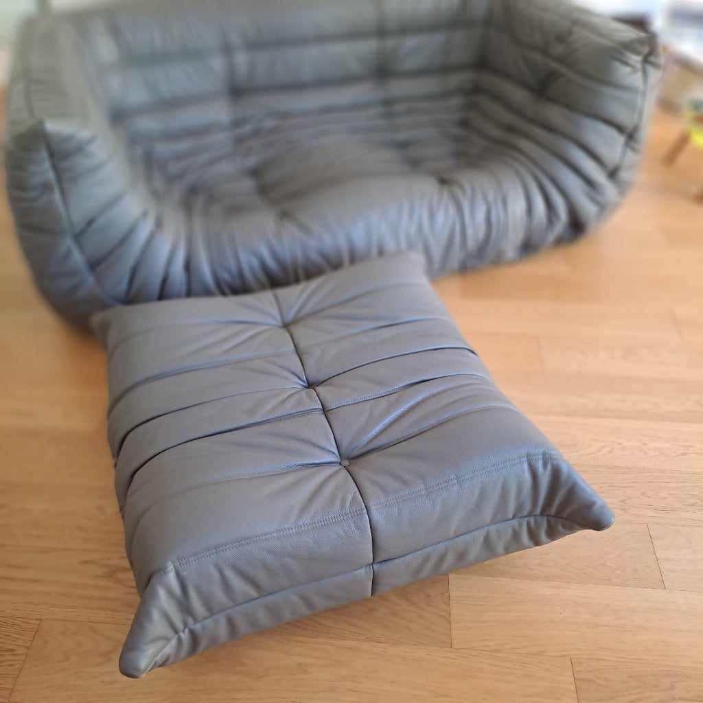 Chaise 2 pl. Ligne Roset Togo avec accoudoirs et pouf, cuir, Banc droit, Comme neuf, Enlèvement, Cuir