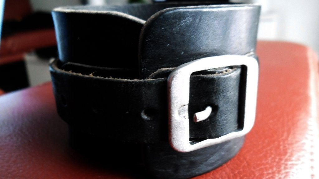 Stoere lederen armband(B 5cm), Handtassen en Accessoires, Armbanden, Ophalen of Verzenden, Leer