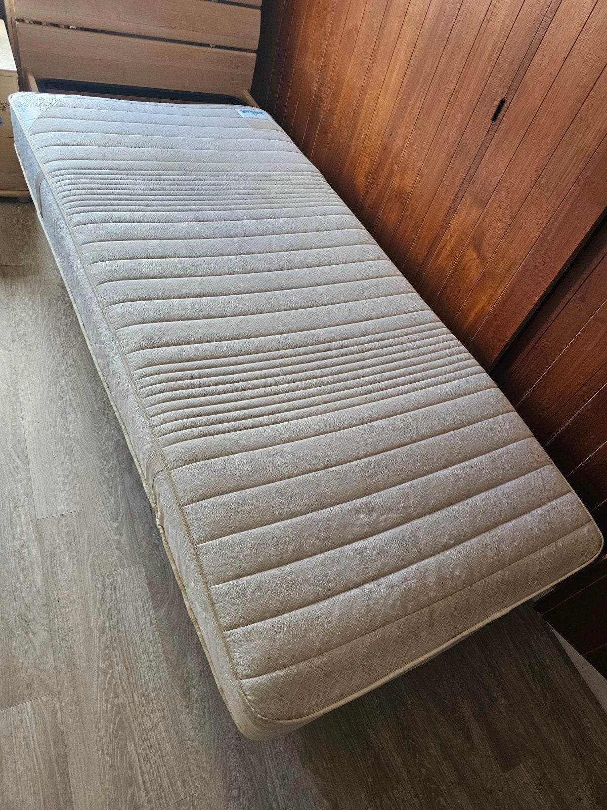 Lit avec matelas 90/200, Maison & Meubles, Chambre à coucher | Lits, Enlèvement ou Envoi