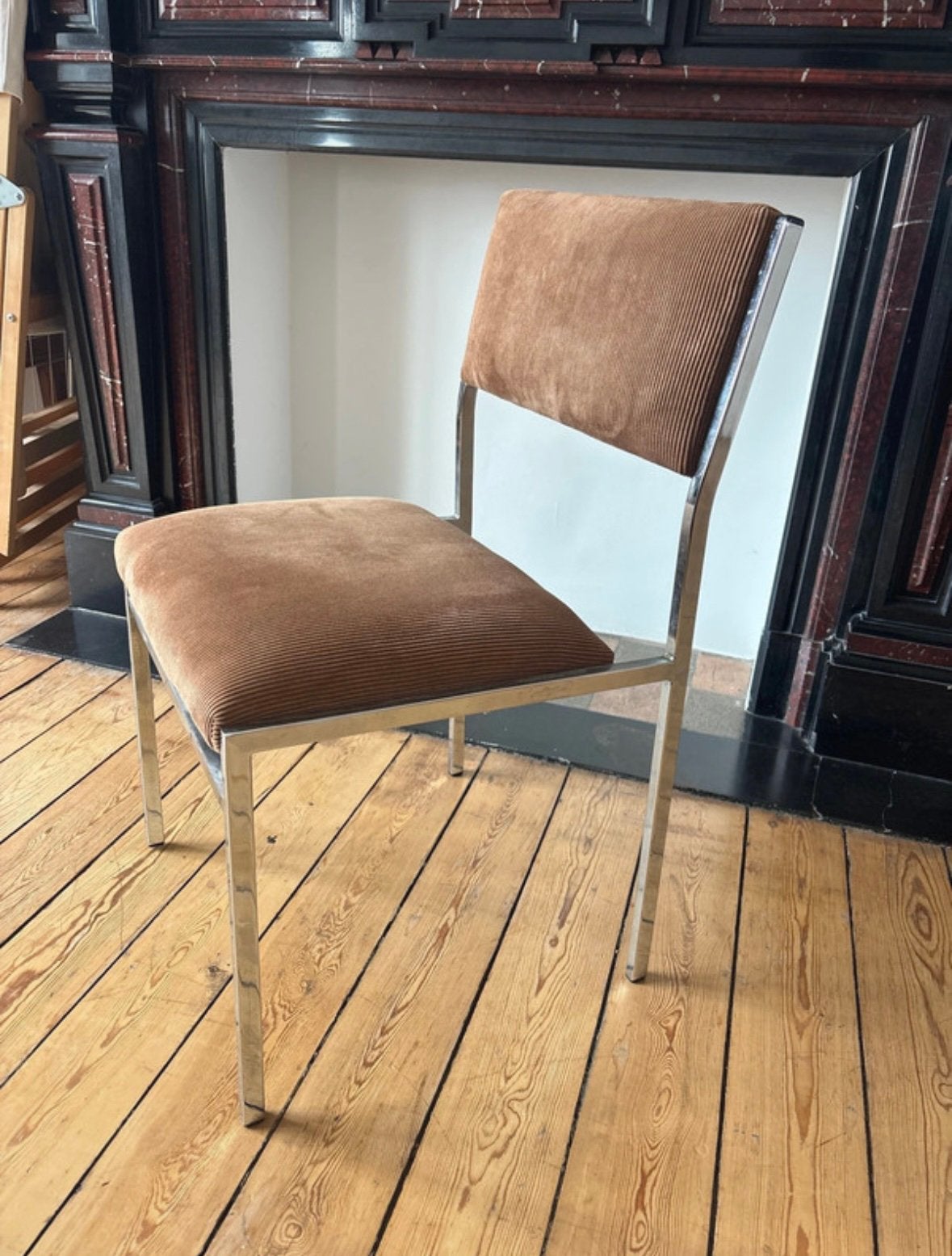 Prachtige stoelen met bruine ribfluwelen stof, Maison & Meubles, Chaises, Comme neuf, Brun, Enlèvement, Quatre