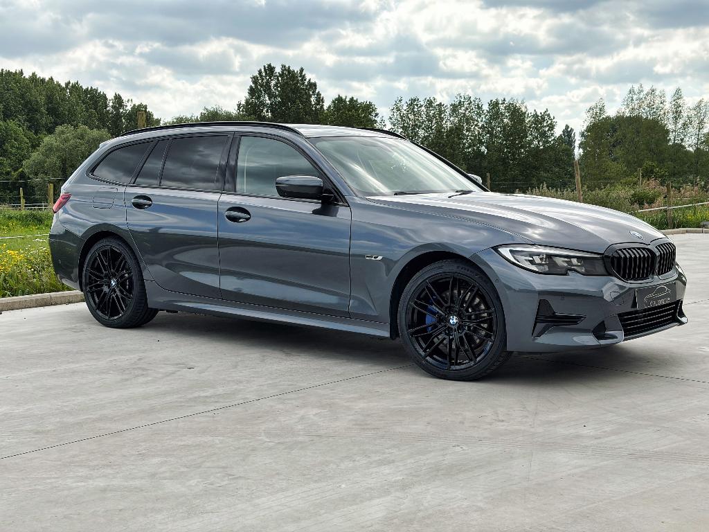 BMW 330e - 2022 - 128.787km - PANO - LEDER - CAMERA, Auto's, Automaat, Achterwielaandrijving, 4 cilinders, 34 g/km