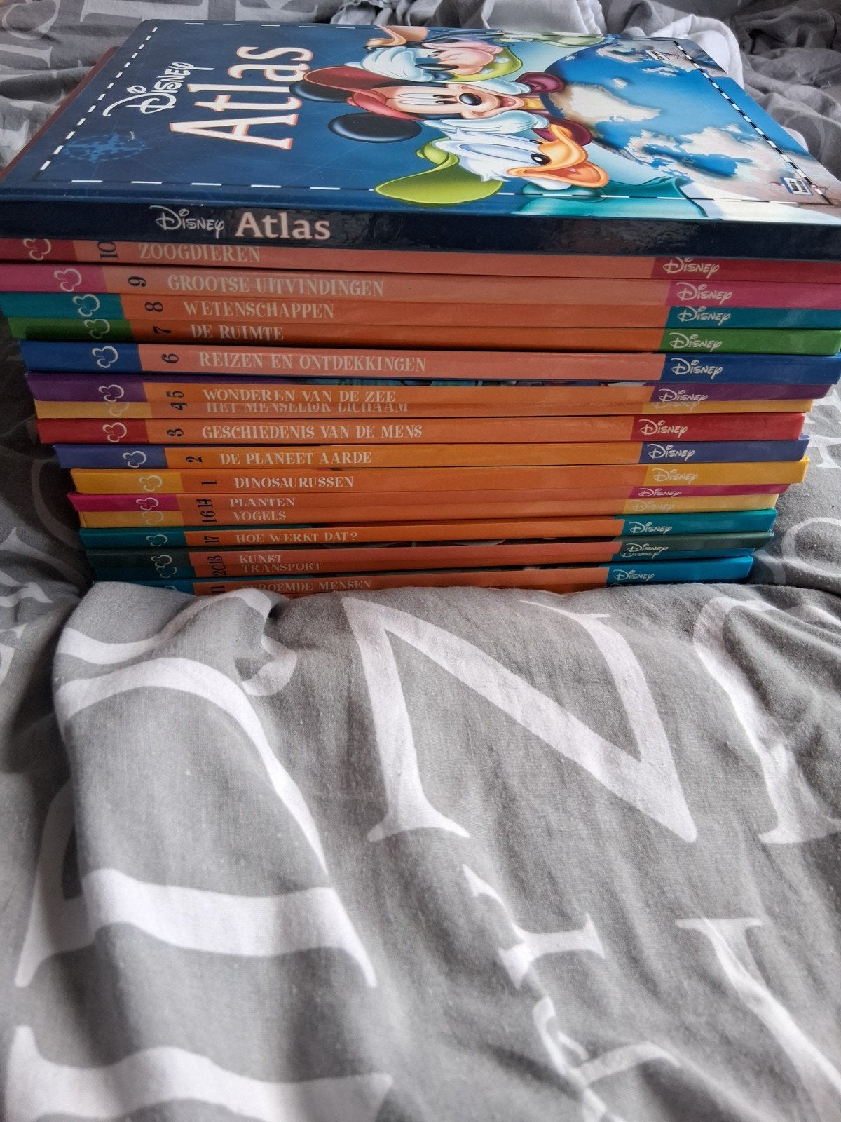 18 Encyclopedie Walt disney, Ophalen of Verzenden