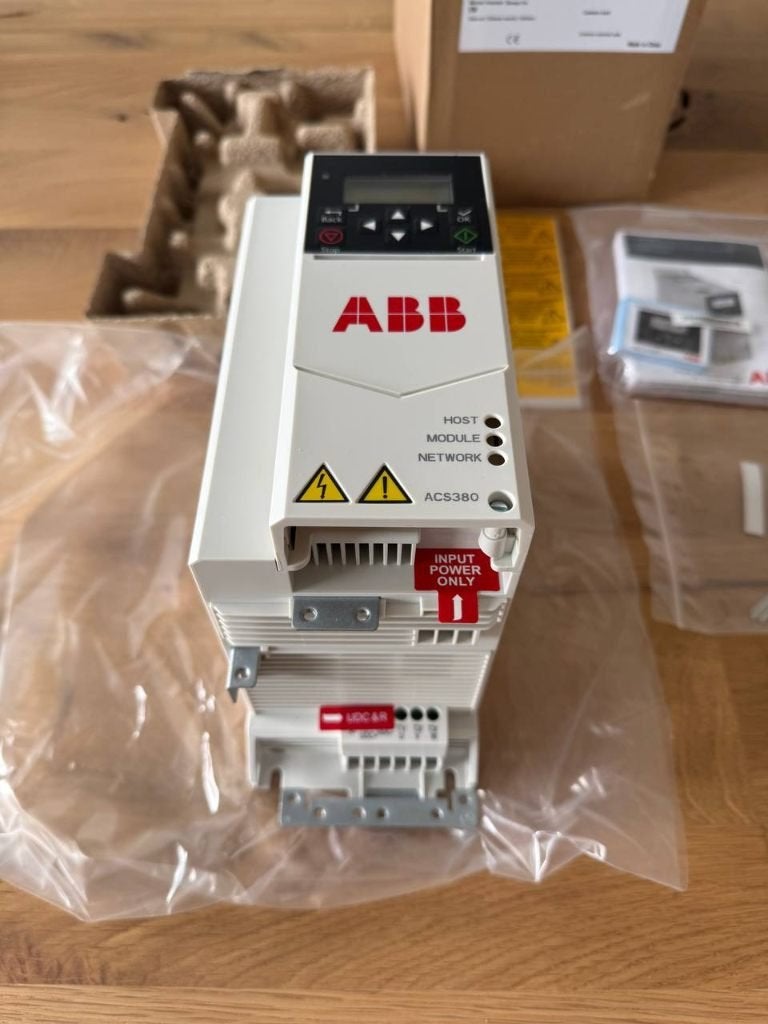 ABB ACS380-040N-12A2-1 Frequentieregelaar VFD Drive ACS380, Articles professionnels, Machines & Construction | Industrie & Technologie