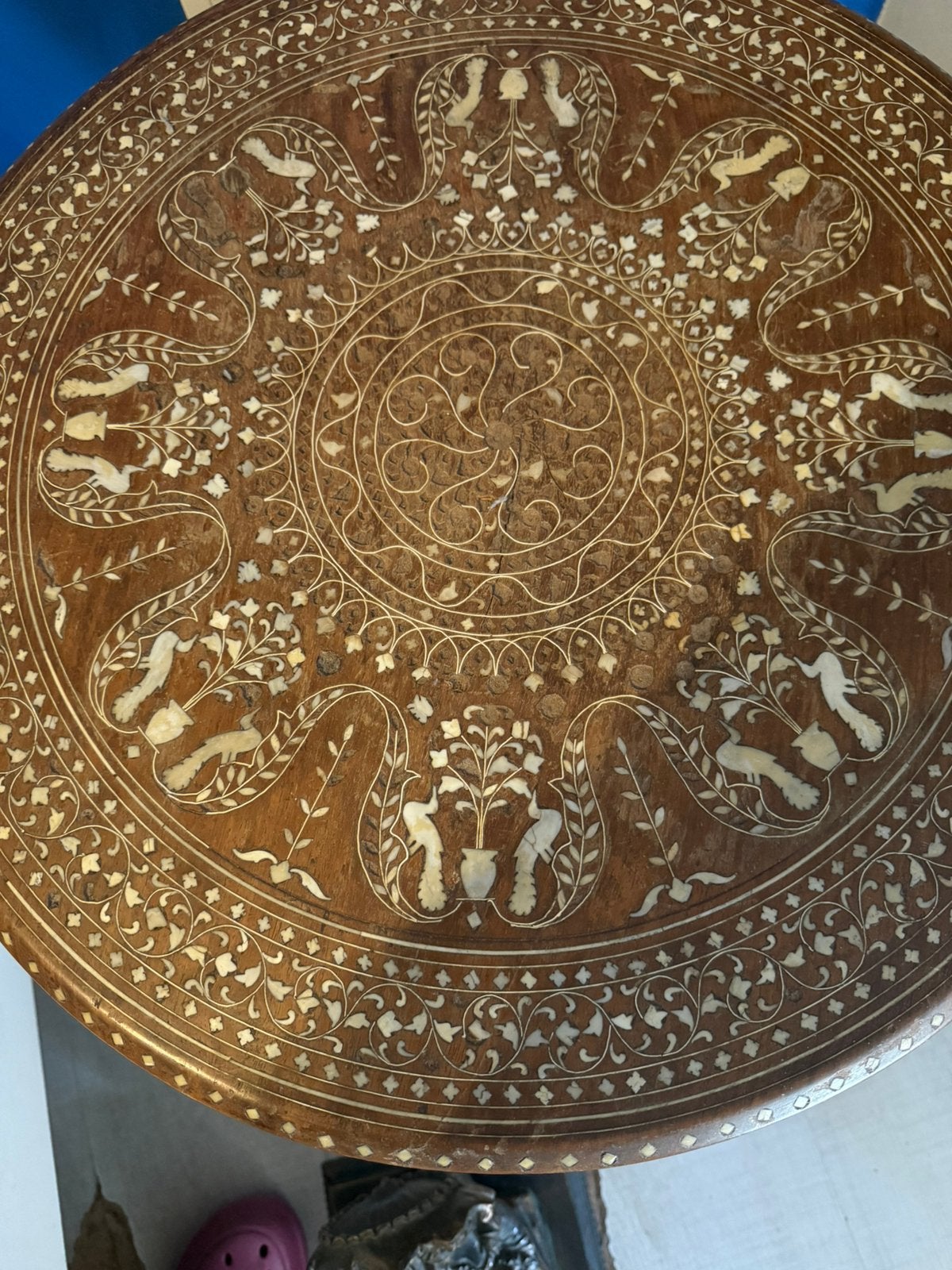 Antieke tafel uit India, Ophalen