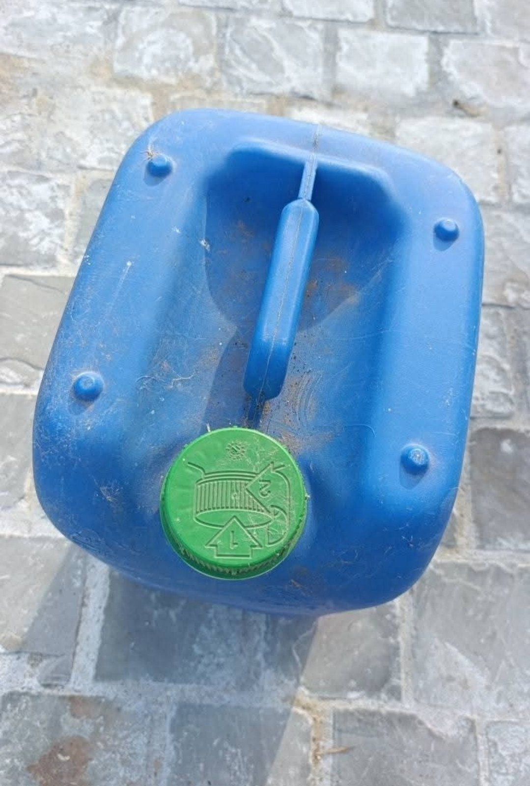 Bidon / Jerrycan en plastique bleu 20 Litres avec bouchon, Ophalen