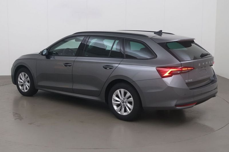 Skoda Octavia Sw 1.5 tsi etec selection 150 AT, Auto's, Automaat, Parkeersensor, 4 cilinders, Overige bekleding