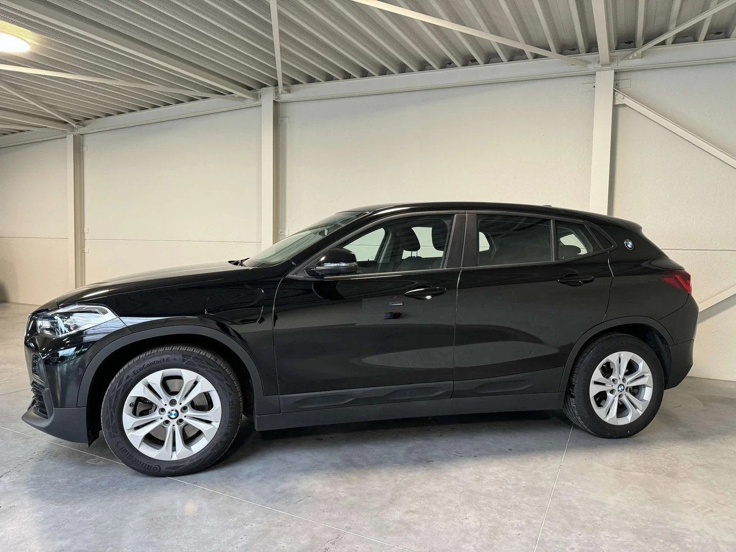 BMW X2 1.5iA xDrive25e HYBRIDE - LED - NAVI - (bj 2020), Auto's, Automaat, Gebruikt, Lichtsensor, 1820 kg