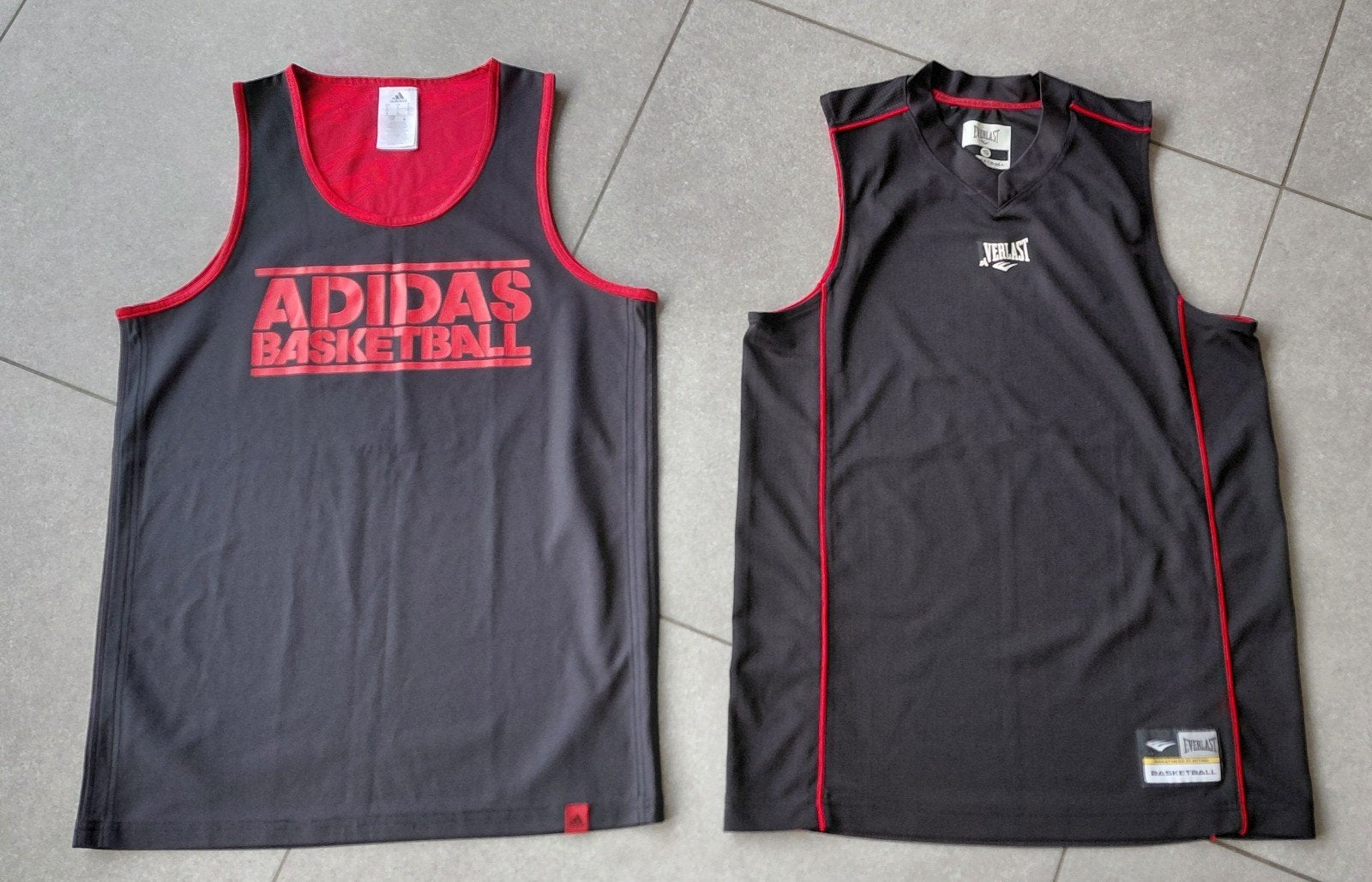 2 Maillots de basket taille S, Enlèvement ou Envoi