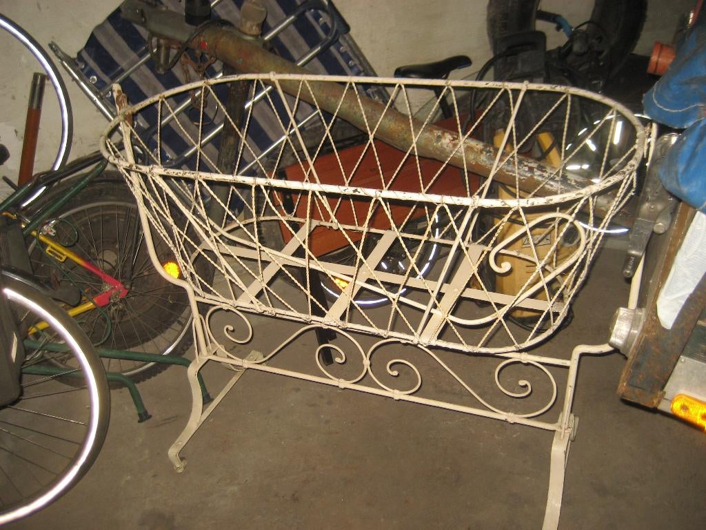 Ancienne crèche, Antiquités & Art, Antiquités | Accessoires de maison, Enlèvement