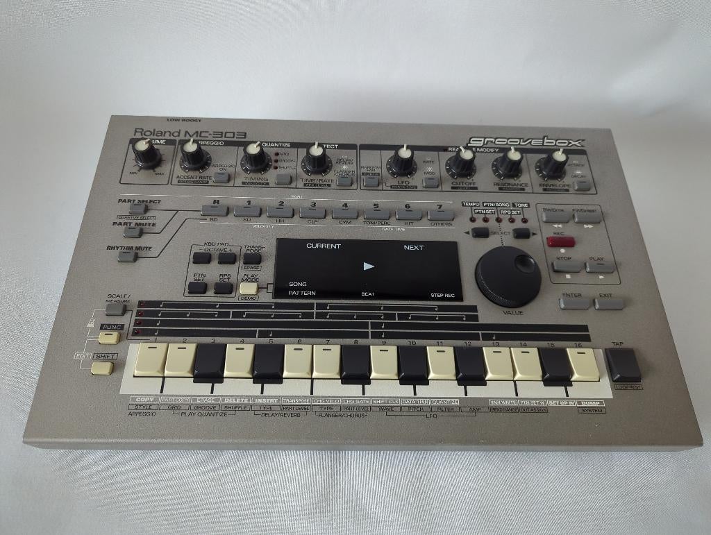 Roland MC-303 Groovebox - 90s klassieker, Muziek en Instrumenten, Ophalen of Verzenden, Zo goed als nieuw, Roland