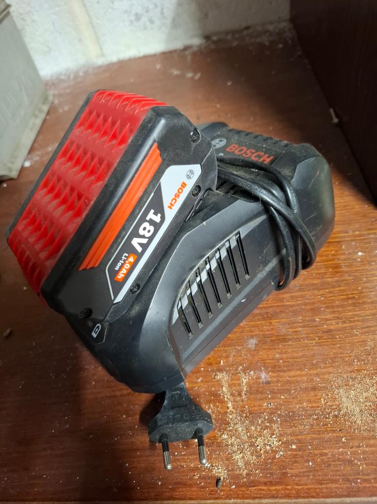 Batterie et chargeur Bosch 18V 4,0 Ah, Enlèvement ou Envoi, Comme neuf