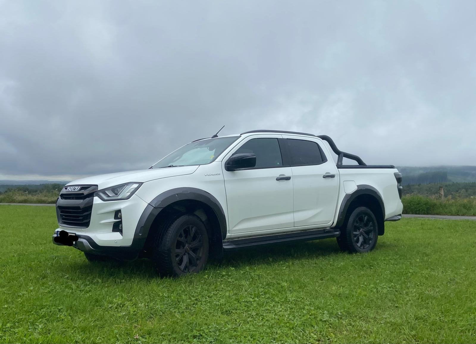Isuzu D-max v-cross full option!!, Services & Professionnels, Location | Auto & Moto, Véhicule de tourisme