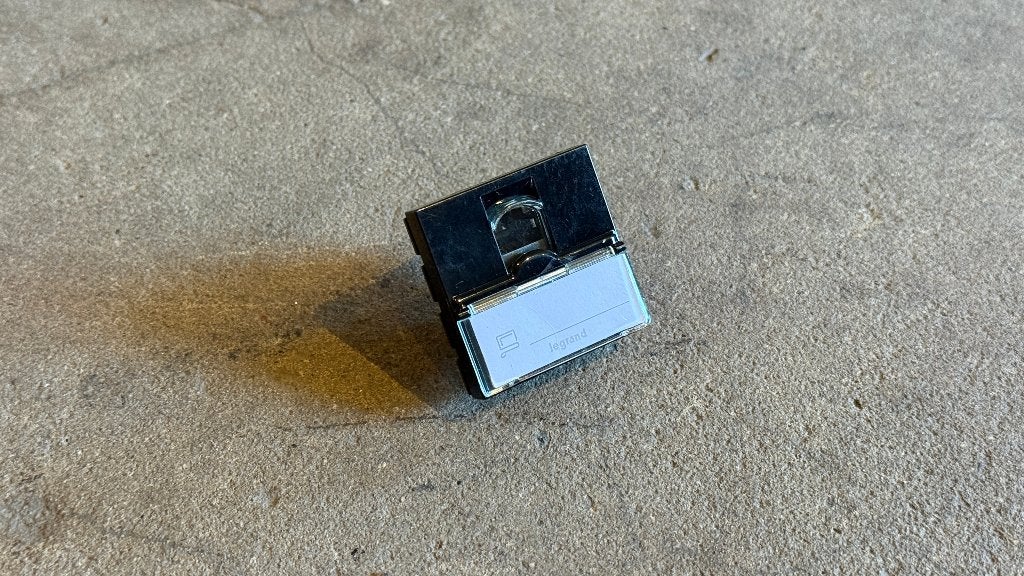 LeGrand RJ45 + Niko Hydro adapter, Enlèvement ou Envoi, Neuf, Autres marques, Autres types